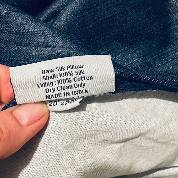 NWOT QUINCE Raw Silk Pillow Cover Navy 20x20 1825 - Picture 8 of 9